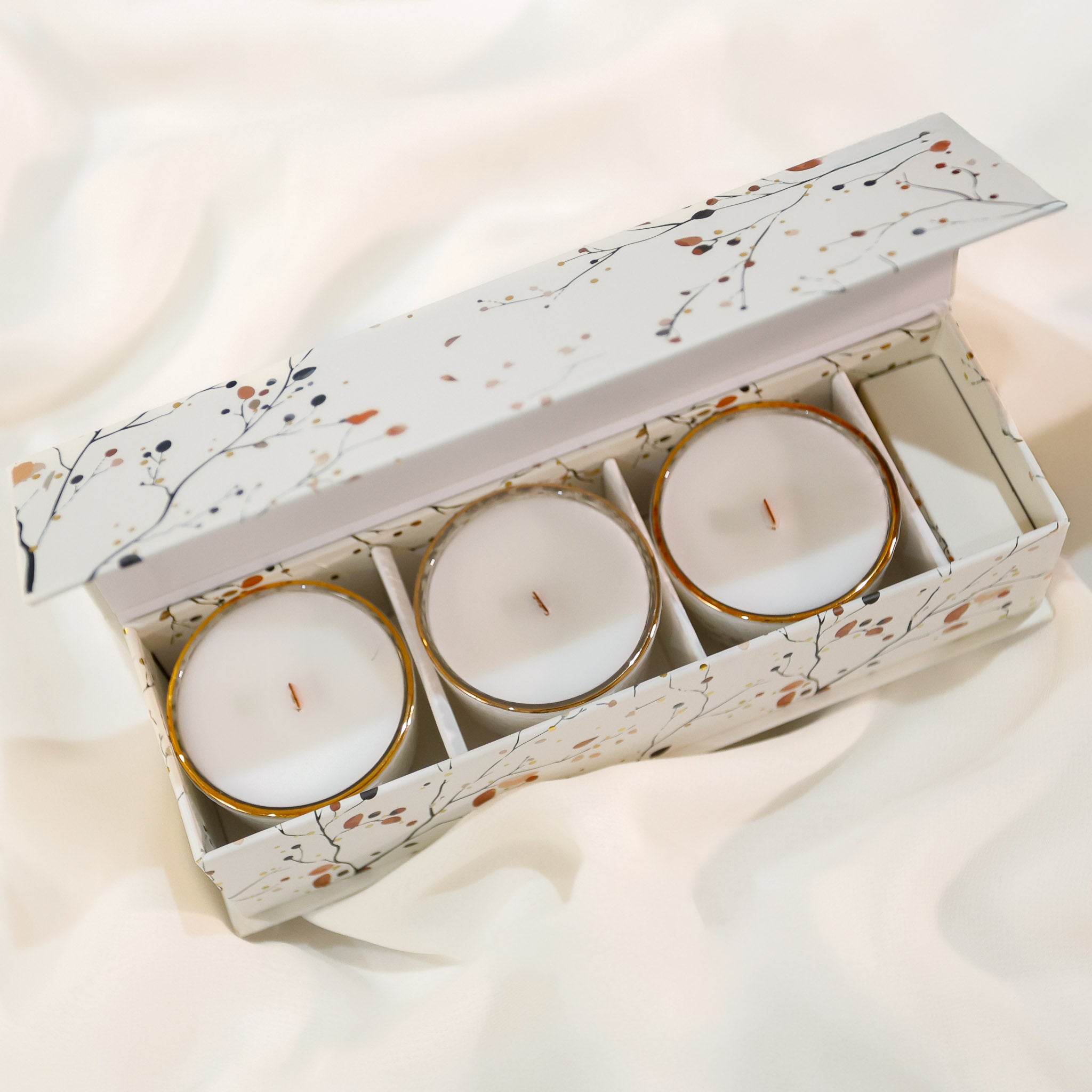 ARSON CANDLE & HOPE IN THE BOX セット GiftBox_OpenlidOverhead_1x1_18